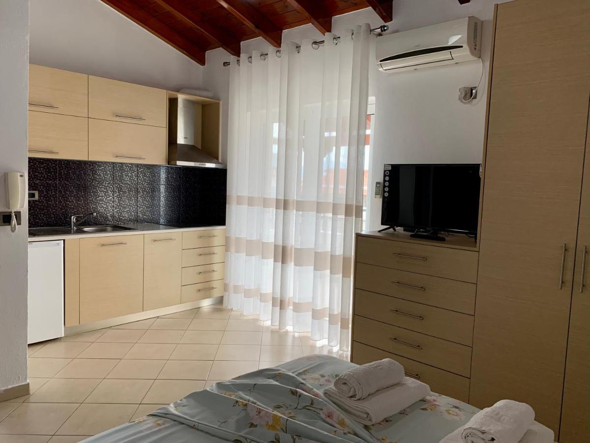 Bardhi Apts Sarandë エクステリア 写真